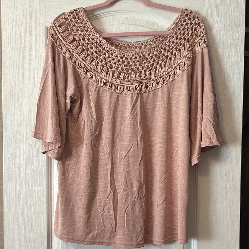 Elegant Crochet Detail Women's Top - Soft Pink